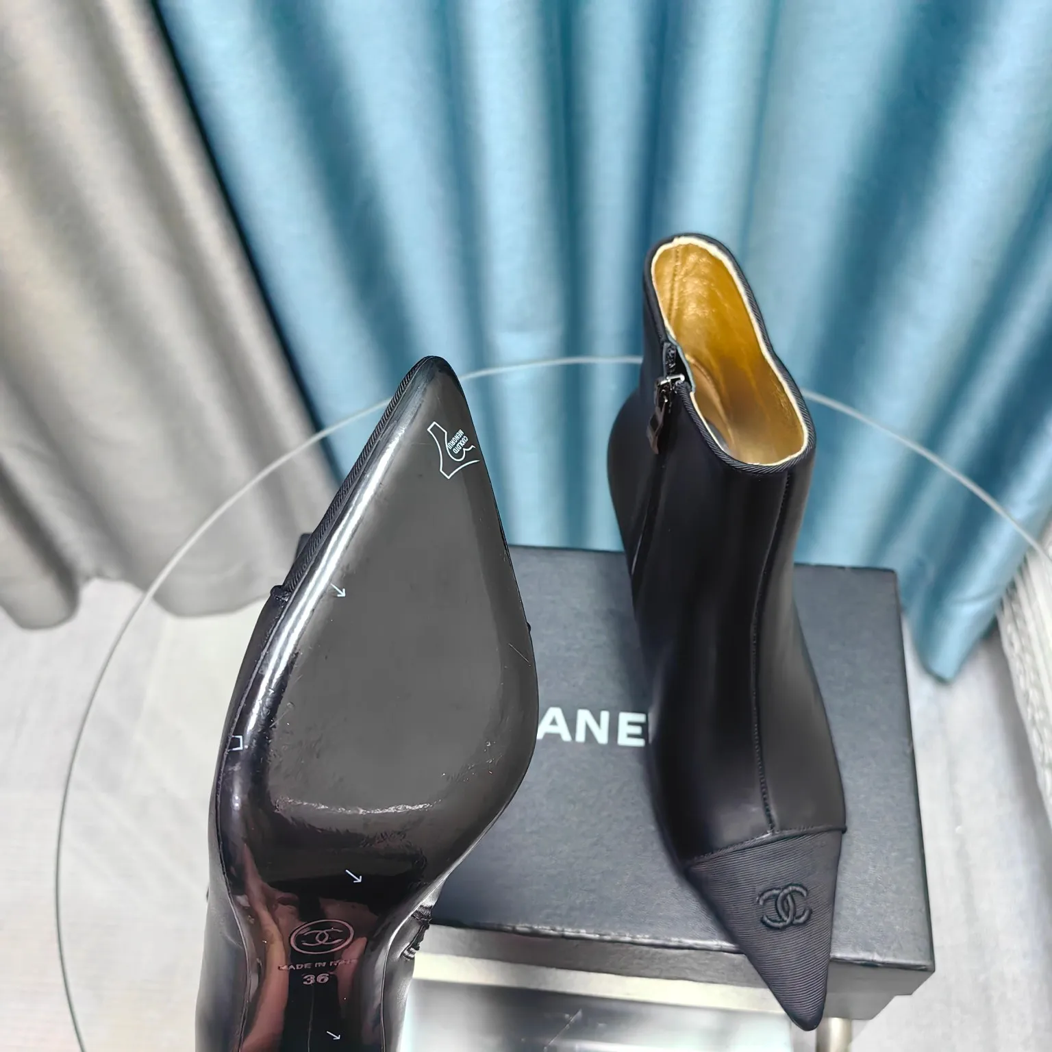 👟👟Ex-factory price 700👟👟Chanel 24B new pointed toe double C embroidered short boots Super handsome shoe shape😎 Cowhide upper, sheepskin lining, genuine leather outsole, 8cm heel height, Size: 35-39, other sizes can be customized